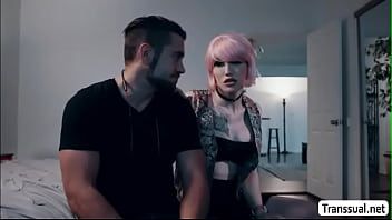 Redare Tgirl soră vitregă îi place să-i facă un bj fratelui vitreg