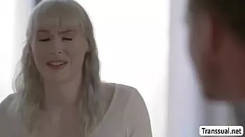 Odtwórz Ladyboy korepetytor barebacks jej facet student
