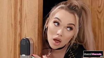 Reproduzir Chefe tesão sem sela a tgirl emma rose
