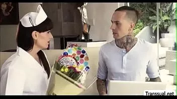 play 变性人娜塔莉终于和她男朋友做爱了