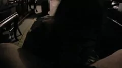 play Hung Crossdresser se adâncește cu dick -ul ei supt și înghițit