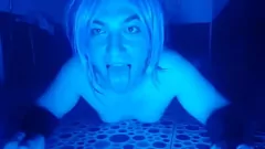 Redare Sensual Shemale Ketty oferă un spectacol de masturbare public aburind cu sâni mari naturali și o pradă mare perfectă