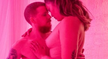 Bintang porno Stevie Trixx